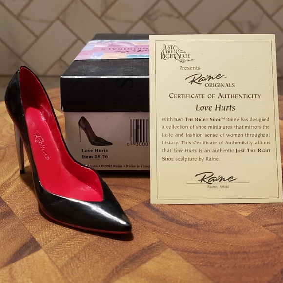 Just the Right Shoe, Love Hurts 25176, 2002 - Picture 3 of 10